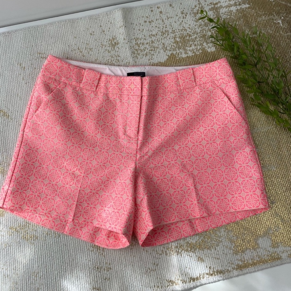 The Limited Woman's Pink Pattern Shorts |
Size 14